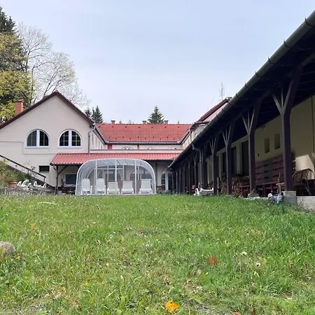 Parrag Panzio B&B *