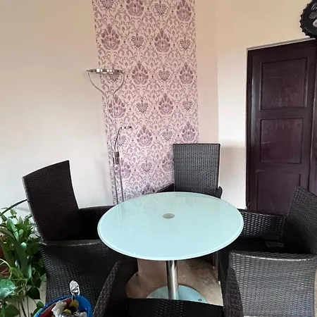 Parrag Panzio B&B *