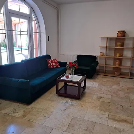 Parrag Panzio 3*