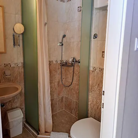 Parrag Panzio B&B *